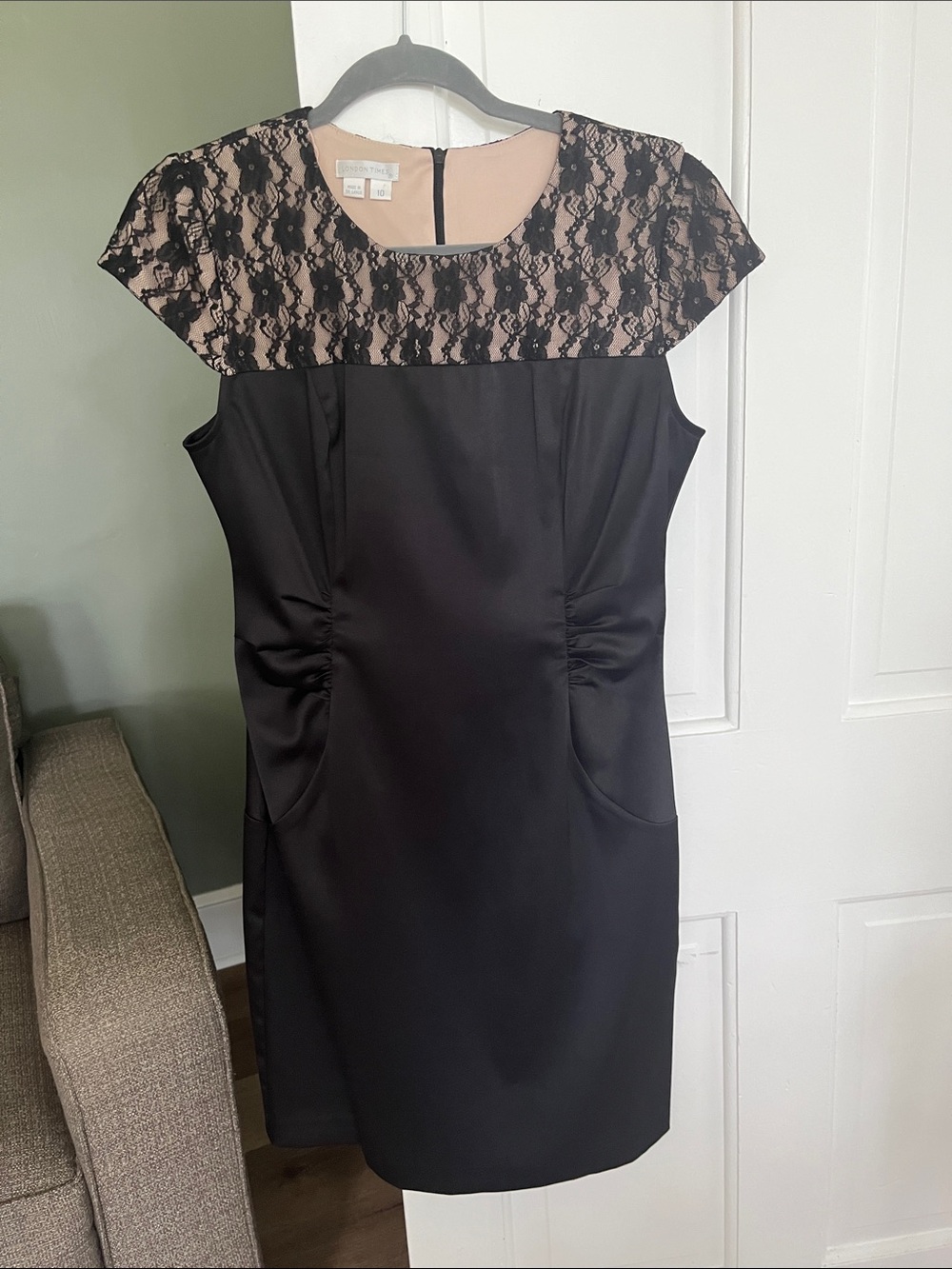 London Times Dress size 10 Black lace Upper